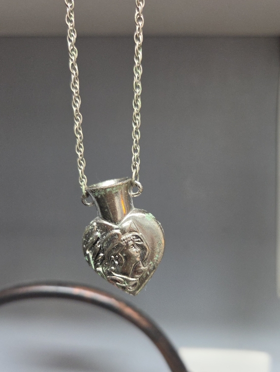 Jewelry - Vintage Art Nouveau Egyptian Style Heart Vase Pendant Necklace